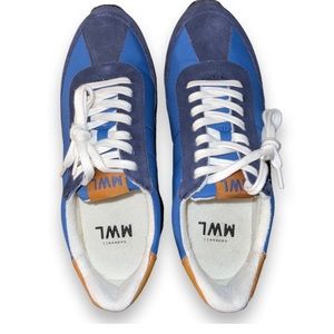 Never worn looks brand new - LOW PRICE